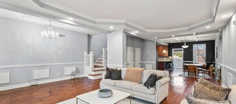 Elegant Reservoir Hill home with parking sleeps 8