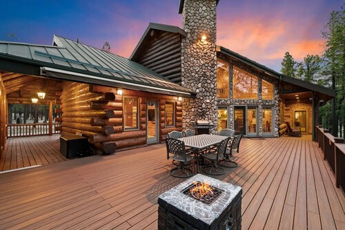 Serene 5-bedroom cabin perfect for a relaxing Greer getaway