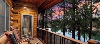 Serene 5-bedroom cabin perfect for a relaxing Greer getaway