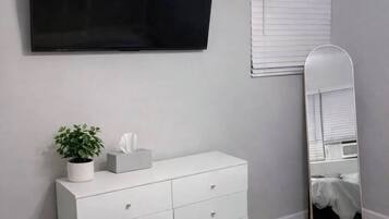 2 chambres, fer et planche à repasser, Wi-Fi, draps fournis