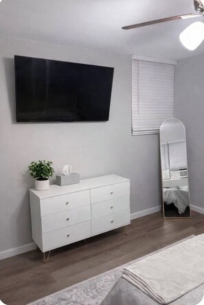 2 habitaciones, tabla de planchar con plancha, wifi y ropa de cama 