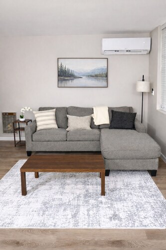 Cozy 2BR Near Beach - Full Kitchen - Smart TVs - I-95 Access