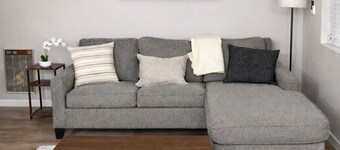 Cozy 2BR Near Beach - Full Kitchen - Smart TVs - I-95 Access