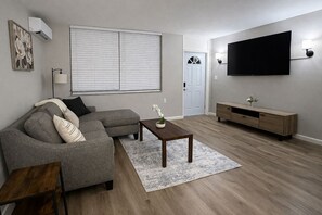 Smart TV - Cozy 2BR in Lake Worth - Near Beach - Downtown - Full Kitchen (Atlantis)