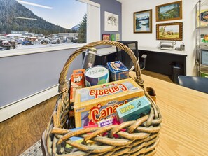 Games room - Large Juneau Loft w/ Full Kitchen, W/D & Workspace (Juneau)
