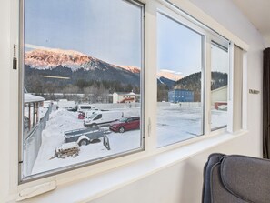 Interior - Large Juneau Loft w/ Full Kitchen, W/D & Workspace (Juneau)