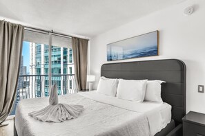 1 bedroom, iron/ironing board, travel cot, free WiFi - Stylish 1BR Brickell Retreat Walk to Everything (Miami)