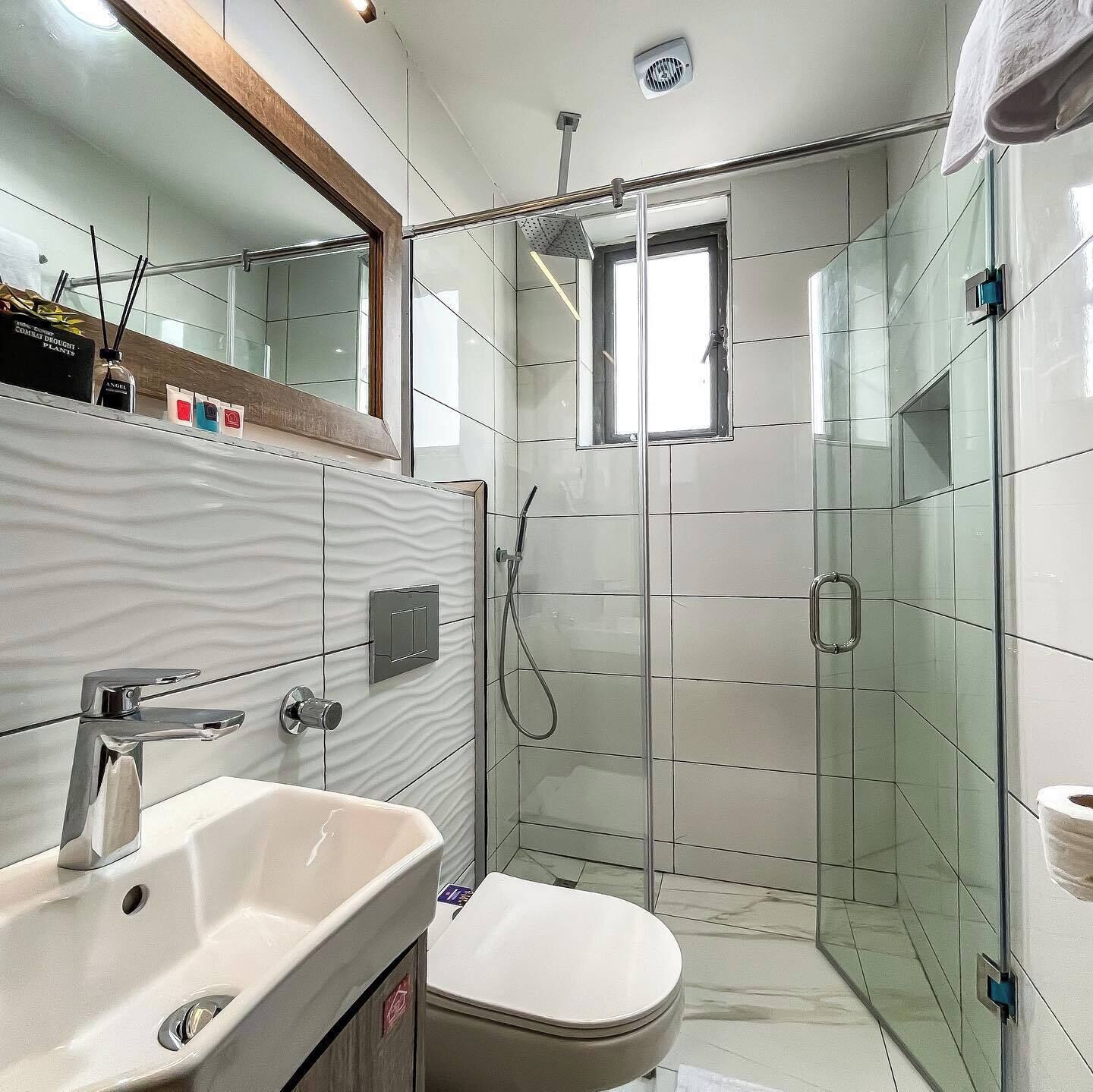 Classic Room, Balcony, City View | Bathroom