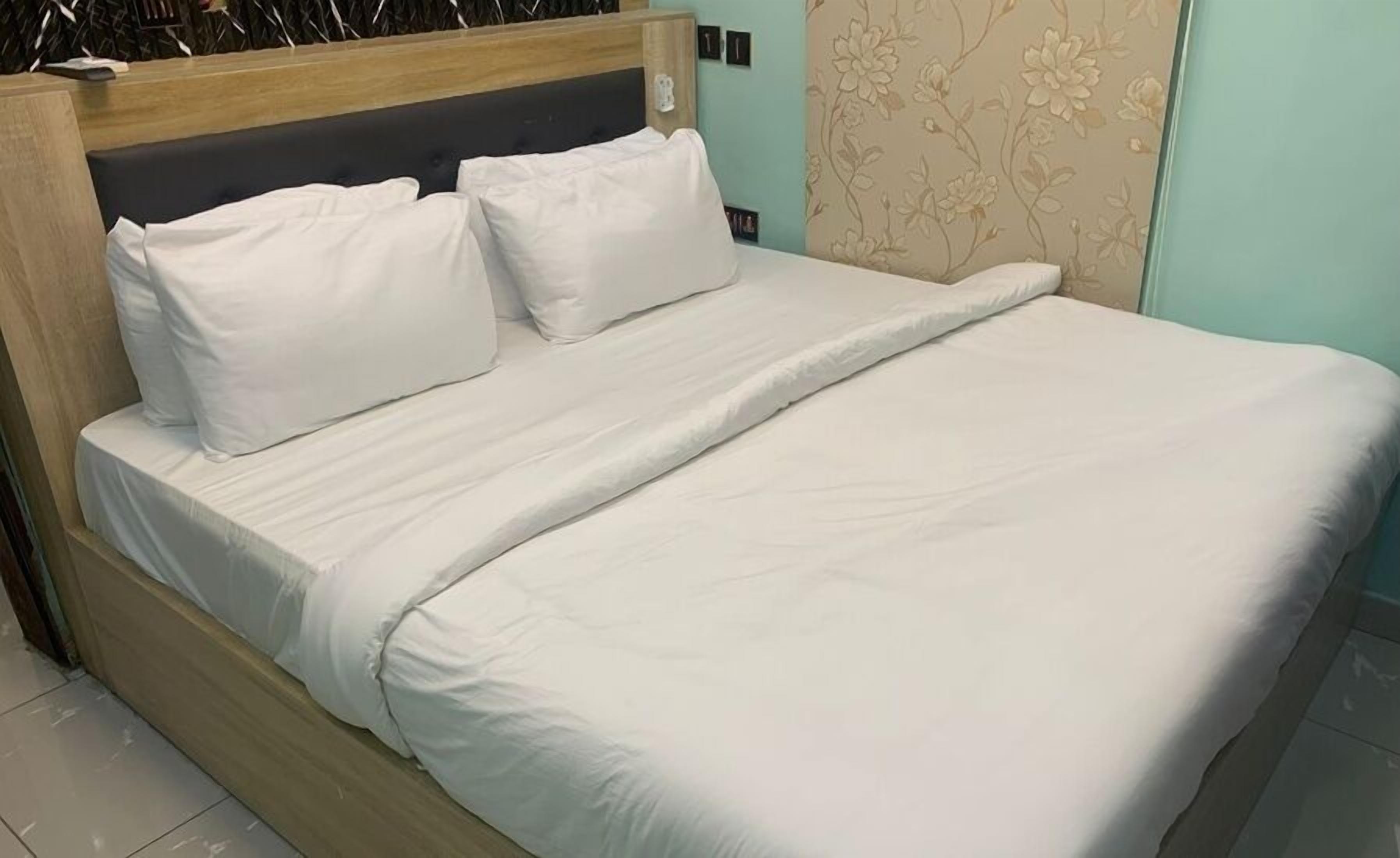 Classic-Zimmer, Balkon, Stadtblick | Schreibtisch, laptopgeeigneter Arbeitsplatz, Verdunkelungsvorhänge