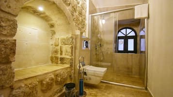 Superior-værelse | Badeværelse | Hårtørrer, håndklæder, Sæbe, Shampoo