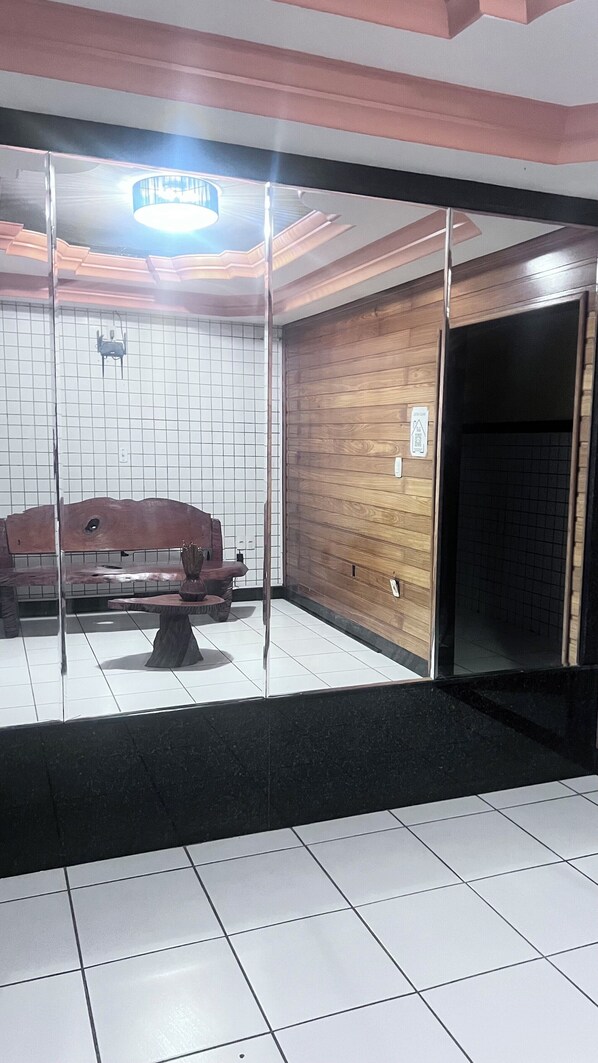 Interior - Braz Hotel (Tomé-Açu)