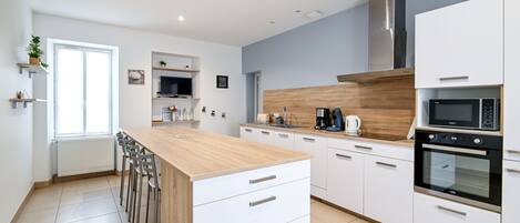 Kühlschrank, Mikrowelle, Ofen, Geschirrspüler