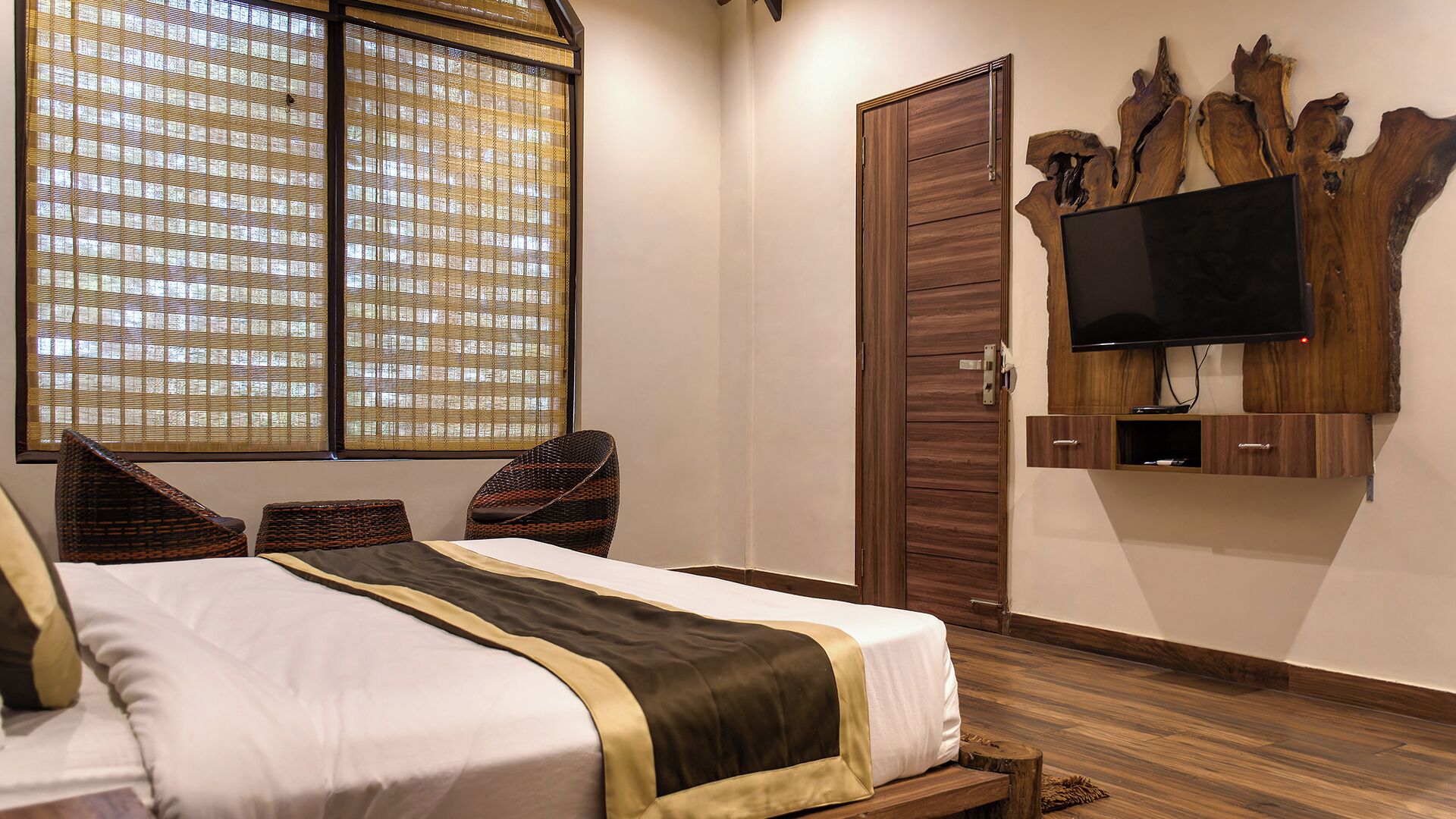 Club-værelse - balkon - udsigt til have | Skrivebord, arbejdsområde til bærbare computere, strygejern/strygebræt