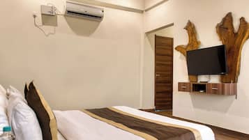 Club Room, Balcony, Garden View