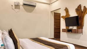 Club Room, Balcony, Garden View | Desk, laptop workspace, iron/ironing board, free WiFi - Corbett Mystic Inn An ExclusiveBoutique  (Ramnagar)
