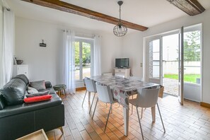Interior - Le parc du château - Dépendance du château (Ryes)