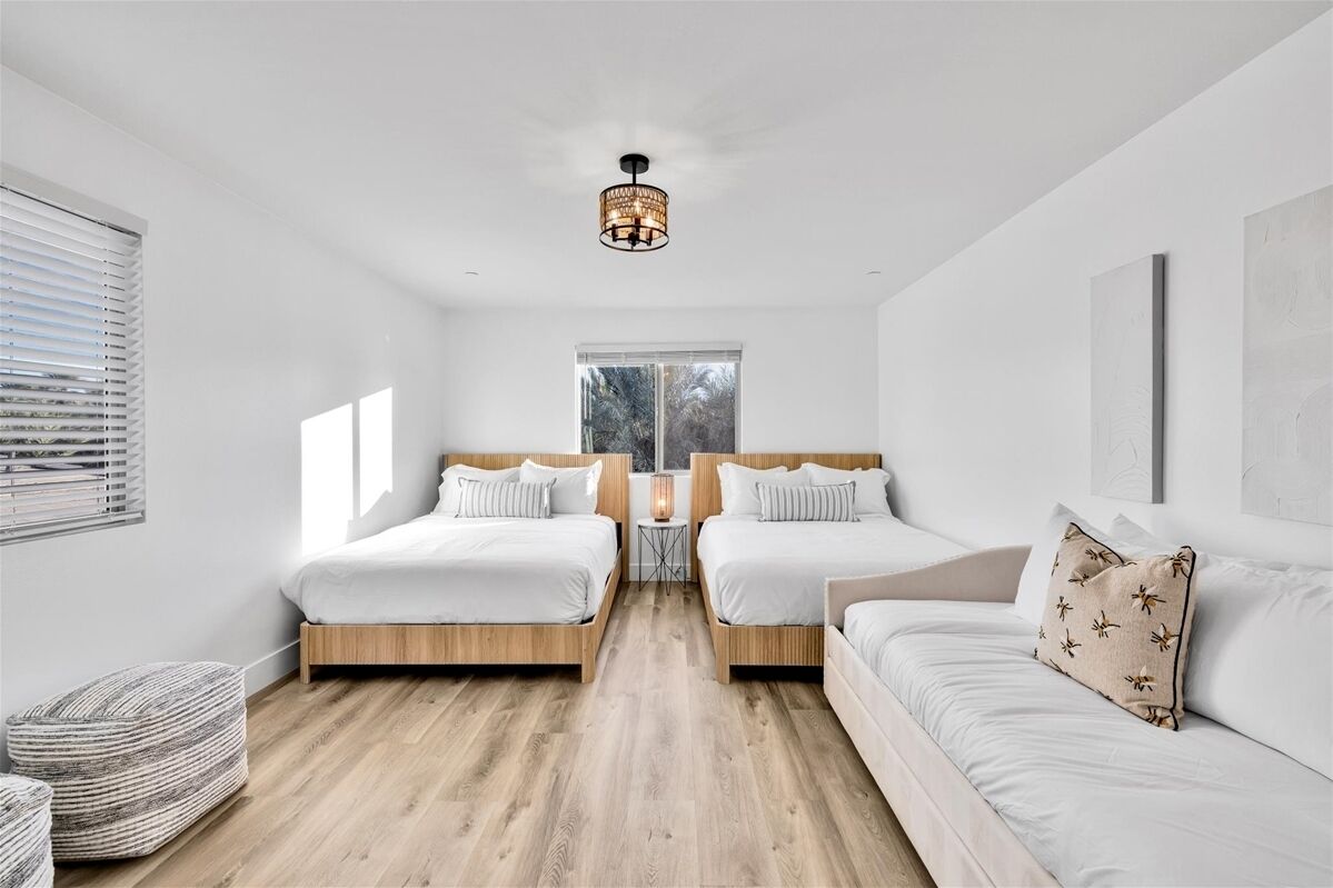 8 bedrooms, iron/ironing board, free WiFi, bed sheets