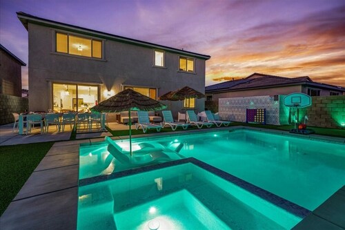 Bella Coachella 8BR Dream Home for Families & Friends