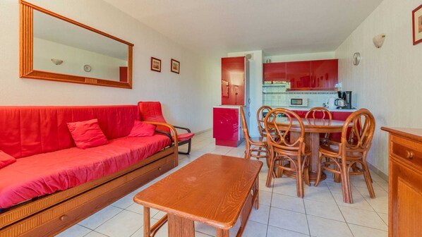Apartment | Living area - Family Apartment Near Plage Richelieu (Agde)
