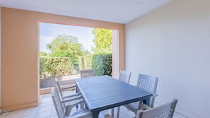Apartment | Balcony - Family Apartment Near Plage Richelieu (Agde)