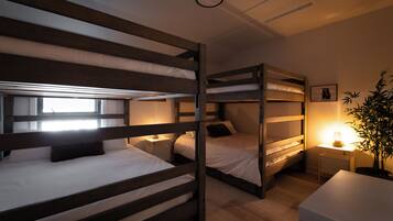 Condo supérieur, vue sur la montagne | Décor unique, ameublement unique, bureau