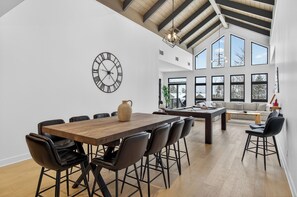 In-room dining - 203 Verbier Building 11 (Mont-Tremblant)