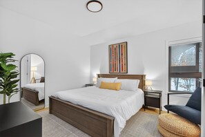 Individually decorated, individually furnished, desk, laptop workspace - 203 Verbier Building 11 (Mont-Tremblant)