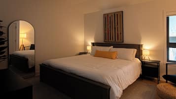 Apartamento superior, vistas a la montaña | Decoración individual, mobiliario individual, escritorio