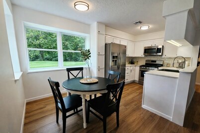 Charming 3-bedroom house in wonderful League City near NASA JSC with King Beds!