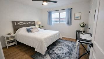 3 slaapkamers, een bureau, een strijkplank/strijkijzer, gratis wifi