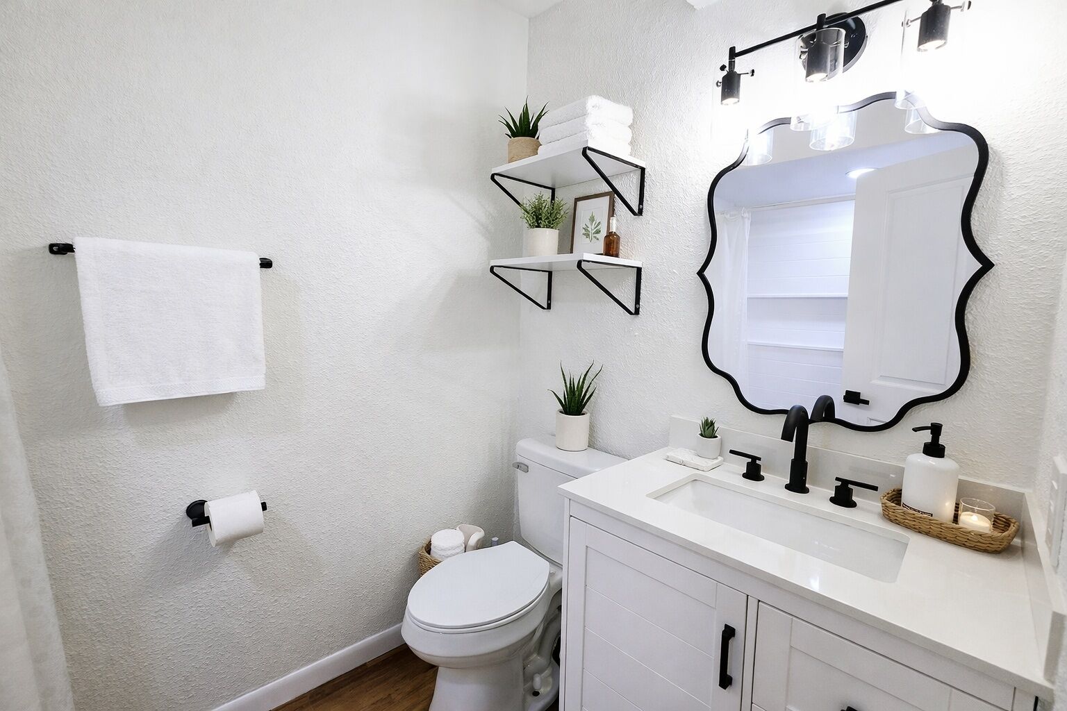 Toallas, jabón, papel de baño 