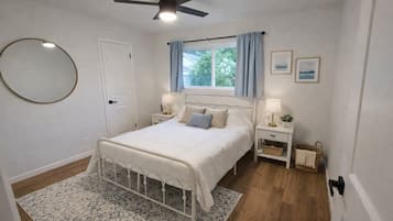 3 bedrooms, desk, iron/ironing board, free WiFi