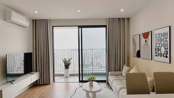 Deluxe Apartment, 1 Queen Bed with Sofa bed, Balcony, Lake View