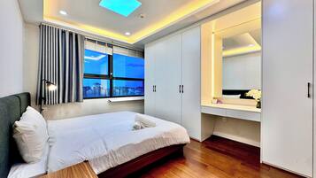Premium-Apartment, 3 Schlafzimmer, Balkon, Stadtblick | Bettwäsche aus ägyptischer Baumwolle, hochwertige Bettwaren