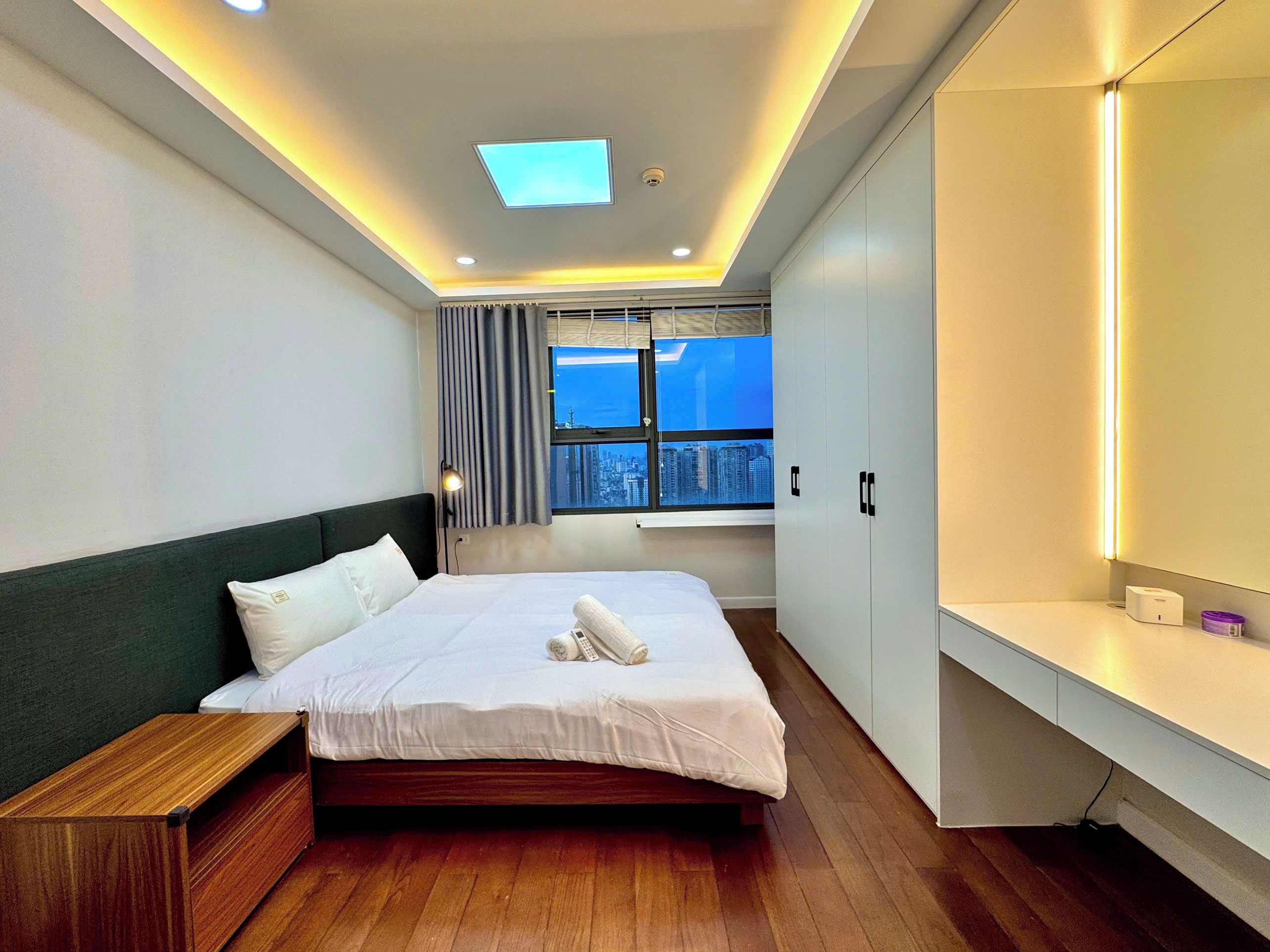 Premium Apartment, 3 Bedrooms, Balcony, City View | Egyptian cotton sheets, premium bedding, memory-foam beds, minibar