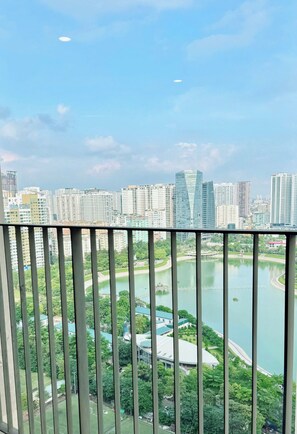Apartamento Deluxe, 1 cama de matrimonio con sofá cama, balcón, vistas al lago | Vistas desde la habitación