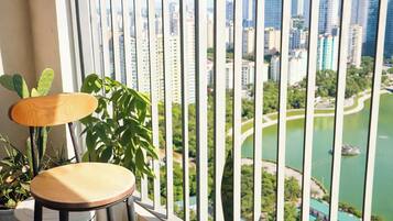 Deluxe Apartment, 1 Queen Bed with Sofa bed, Balcony, Lake View | Balcony