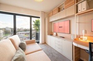 TV - GuestReady - Maleo Living Apartments - 7C1 (Lisbon)