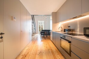 Refrigerador, microondas, horno y lavavajillas 