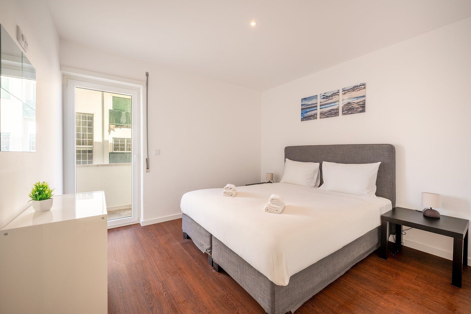 Iron/ironing board, internet, bed sheets