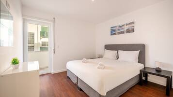 Iron/ironing board, internet, bed sheets