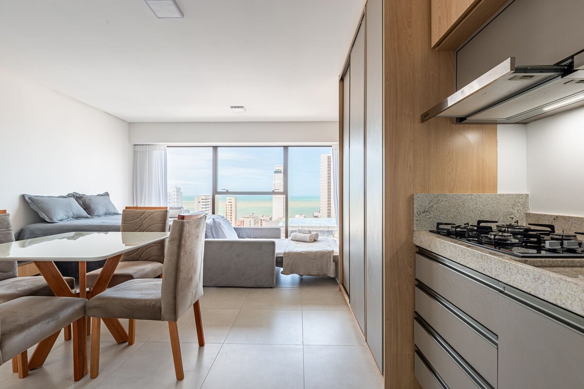 Comfort appartement | Privékeuken | Een koelkast, een microgolfoven, een kookplaat, een broodrooster