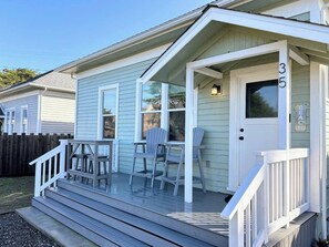 Terrace/patio - Sandy Toes Cottage-Coastal Escape (Samoa)