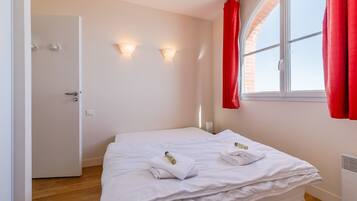 1 bedroom, iron/ironing board