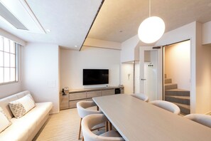 Deluxe Condo | In-room safe, laptop workspace, iron/ironing board, free WiFi