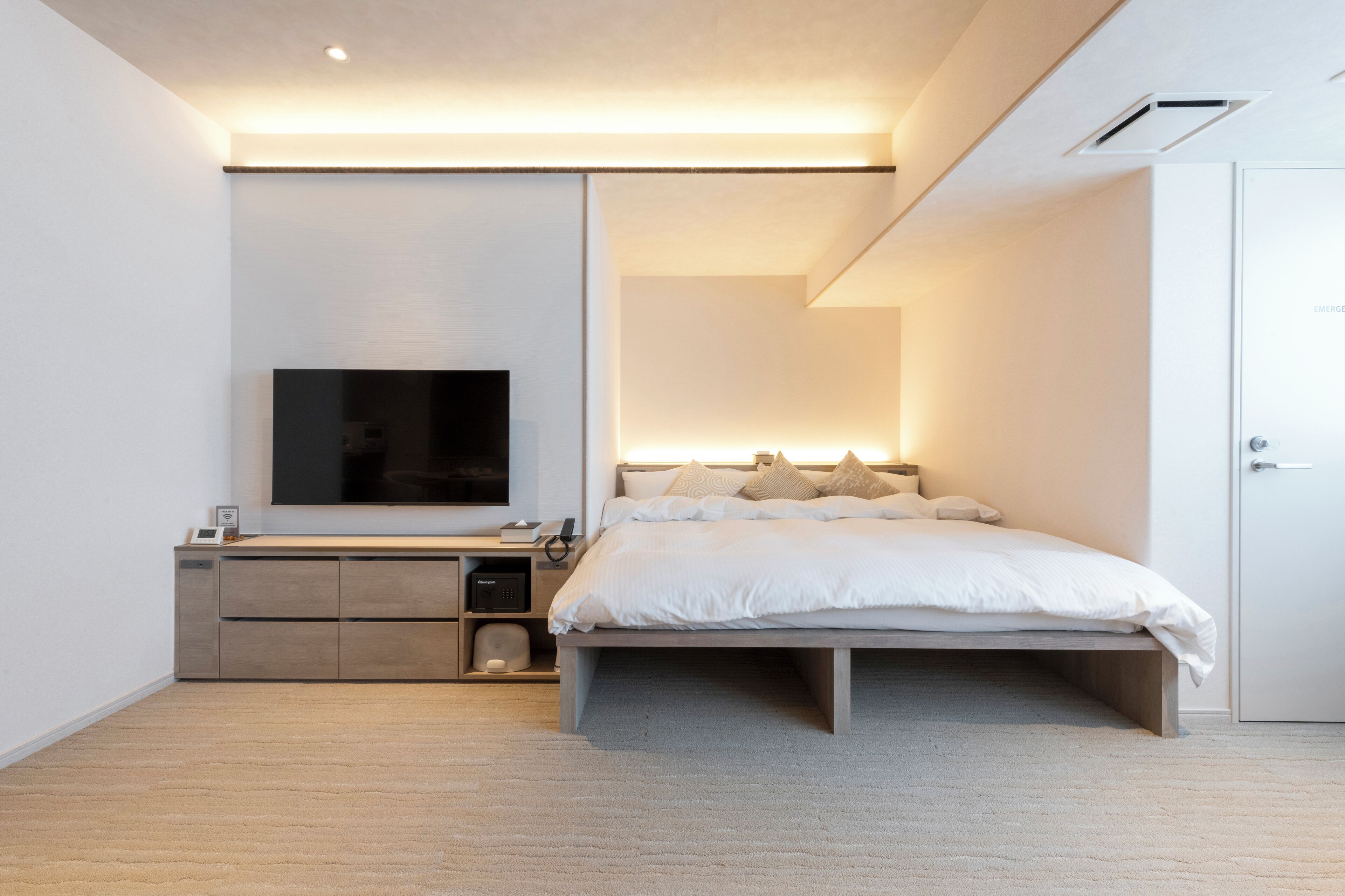 Standard Apartment | In-room safe, laptop workspace, iron/ironing board, free WiFi