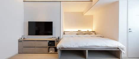 Standard Apartment | In-room safe, laptop workspace, iron/ironing board, free WiFi