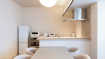 Deluxe Condo | In-room safe, laptop workspace, iron/ironing board, free WiFi