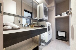 In-room safe, laptop workspace, iron/ironing board, free WiFi