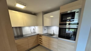 Fridge, microwave, oven, dishwasher - 10m from ski slopes, 6th floor, fitness, swimming pool, sauna, hammam, balcony, tv, ski locker, 70m² (Bourg-Saint-Maurice)